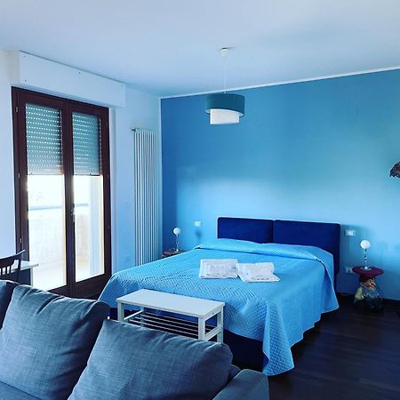 Attico Vista E Fronte Mare Zaffiroblu Con Posto Auto Montesilvano Exterior foto